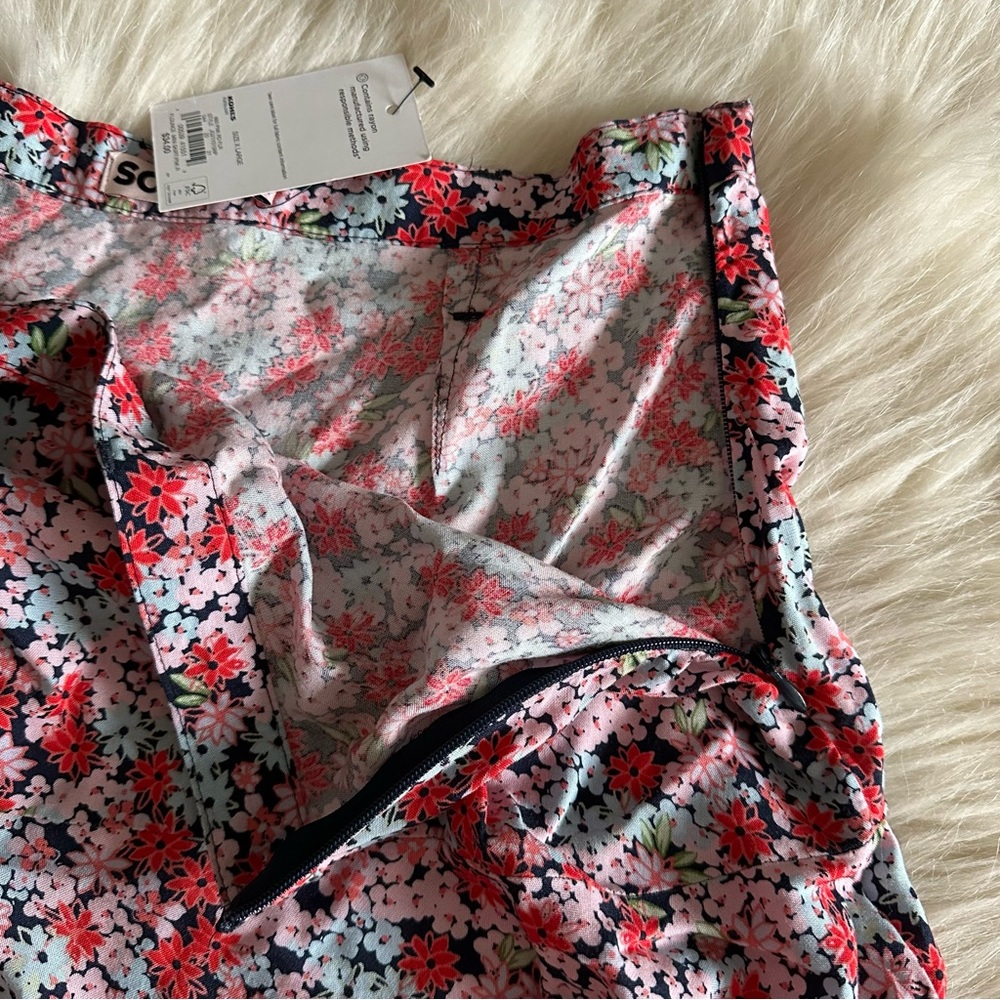 NWT SO Floral Miniskirt - Picture 3 of 7